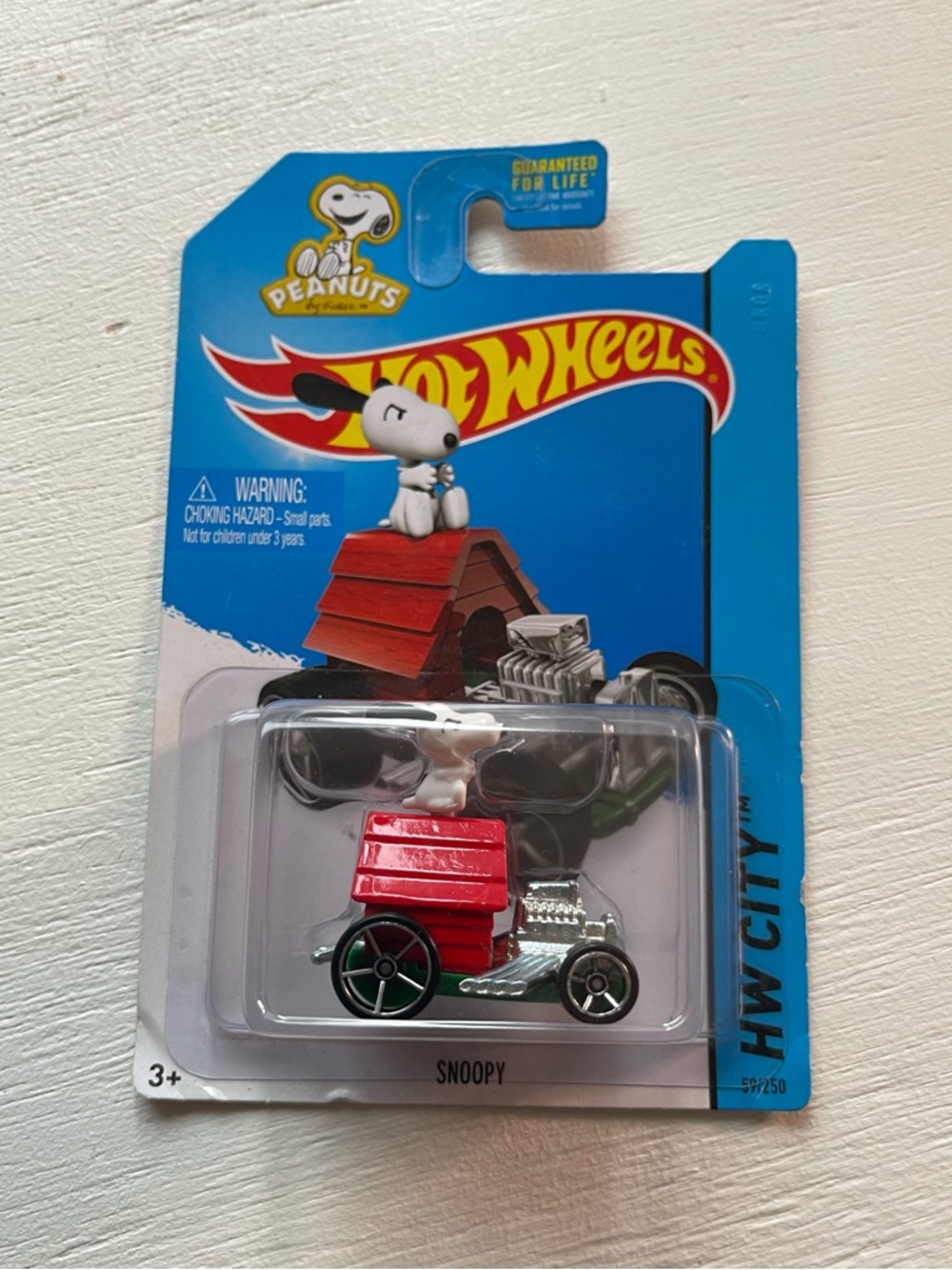 Mattel Hot Wheels Snoopy Red Doghouse Car